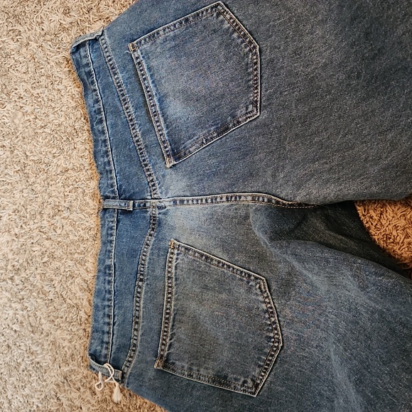 Universal Thread Boyfriend - Slim Hip & Thigh, Tapered Leg, 100% Cotton - Picture 7 of 12